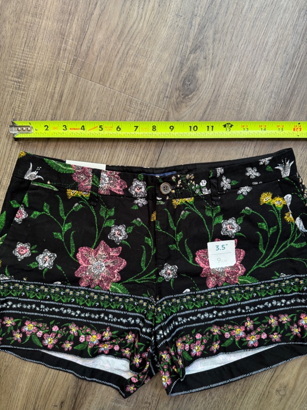 Old Navy Everyday Short - Black Floral Pattern - Size 6 - Picture 6 of 11
